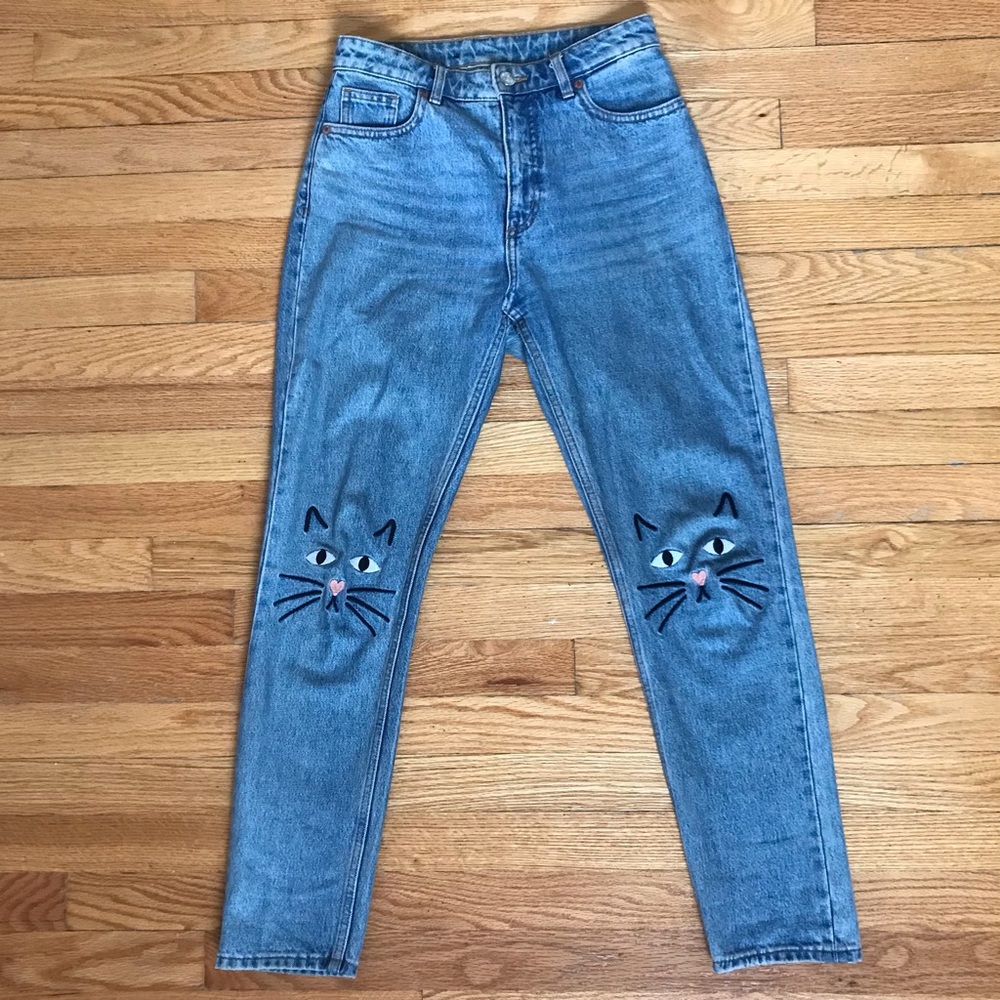 Straight leg cat knee mom jeans